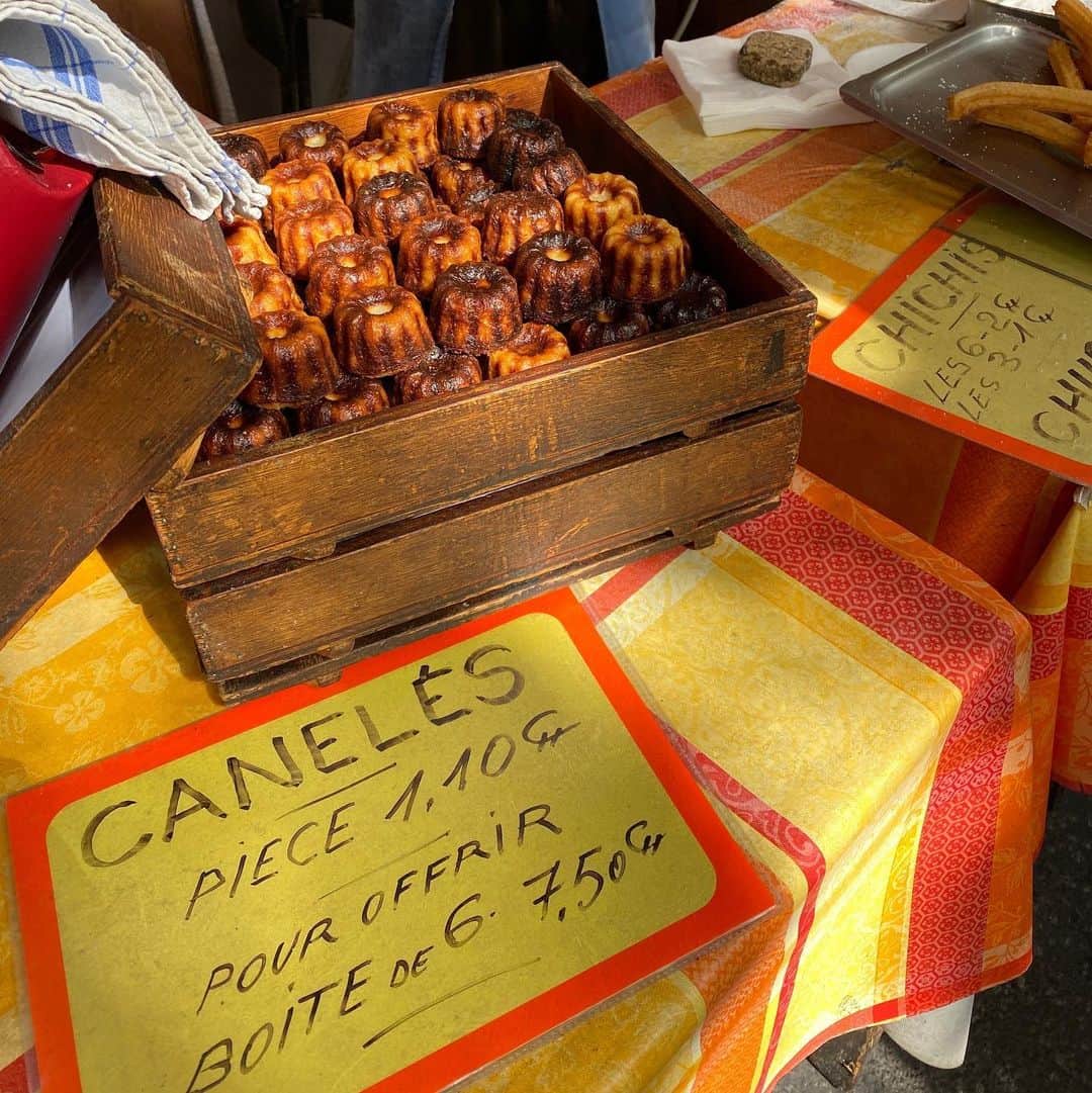 レイチェル・クーさんのインスタグラム写真 - (レイチェル・クーInstagram)「Are you team cannelés or team churros? Crunchy crust with a custardy centre or hot crispy golden fried stick rolled in cinnamon sugar? Let me know in the comments below 👇 ⁠⁠ .⁠⁠ .⁠⁠ .⁠⁠ .⁠⁠ .⁠⁠ .⁠⁠ .⁠⁠ .⁠⁠ .⁠⁠ .⁠⁠ .⁠⁠ .⁠⁠ .⁠⁠ .⁠⁠ .⁠⁠ .⁠⁠ .⁠⁠ .⁠⁠ .⁠⁠ .⁠⁠ .⁠⁠ .⁠⁠ #rknews #churros #rachelkhoo #Paris #canneles #rachelkhoo #rachelkhooloves #friedfood #pastries #sweettreats #pastry #food #foodporn #foodie #foodphotography #foodpics ⁠⁠ #foodstagram #foodpic #foodart #foodlover #foodprep #foodlove⁠⁠ #paris #visitparis #bastillemarket  #marchébastille  #foodinspiration #foodforfoodies #fooddiary」10月9日 14時57分 - rachelkhooks