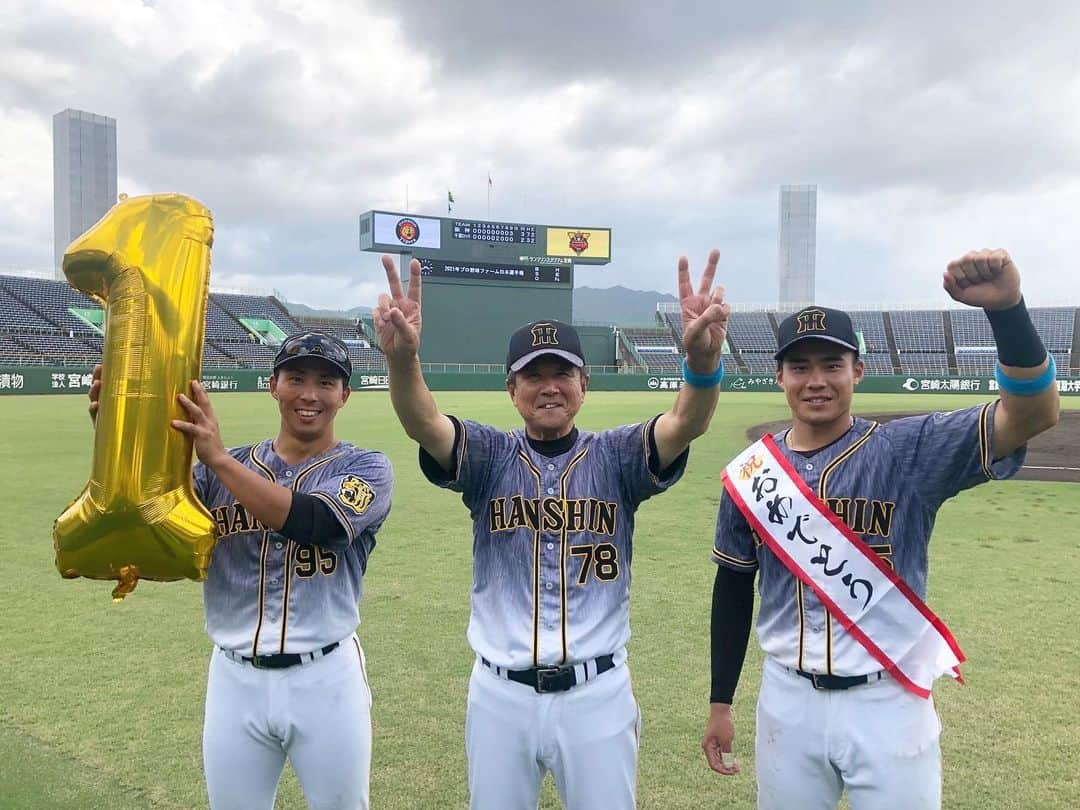 阪神タイガースさんのインスタグラム写真 - (阪神タイガースInstagram)「ファーム日本選手権！ 2点リードを許していた9回に見事な逆転でファーム日本一に輝きました✨ 2安打同点タイムリーで最優秀選手に選ばれた遠藤選手と2安打、3出塁で優秀選手賞に選ばれた片山選手！ #ファーム日本一✨ #平田勝男ファーム監督  #遠藤成 選手 #最優秀選手賞 #片山雄哉 選手 #優秀選手賞  #優勝  #阪神タイガース #挑超頂」10月9日 16時20分 - hanshintigers_official