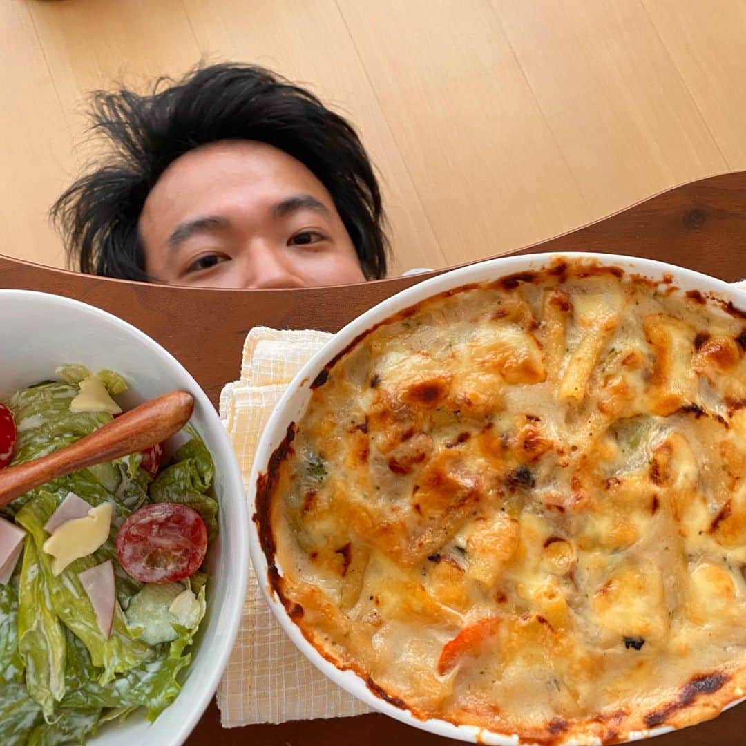きづきのインスタグラム：「"ごほうびごはん" 今週も自分に作ってあげました🧅 グラタン！うますぎる！  ドラマ『#ごほうびごはん 』 本日24:00〜　BSテレ東にて、 第2話が放送です！ ぜひご覧ください！  #美味い #ご飯の絵力ってすごい #再投稿すみません🙇」