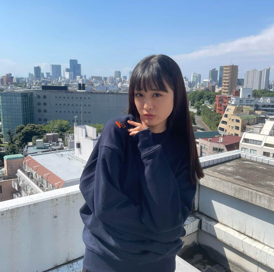 大友花恋さんのインスタグラム写真 - (大友花恋Instagram)「インスタライブ、ありがとうございました！（アーカイブ、タグ付け先に残ってます！） そして、沢山のお祝いの言葉ありがとうございます🥂 本日22歳になりました。 今日を迎えるまでに関わってくださった全ての皆さんに感謝して、健やかな年にしようと思います☺️ 今日発売のオリジナルグッズもチェックしてみてくださ~い💐」10月9日 17時09分 - karen_otomo