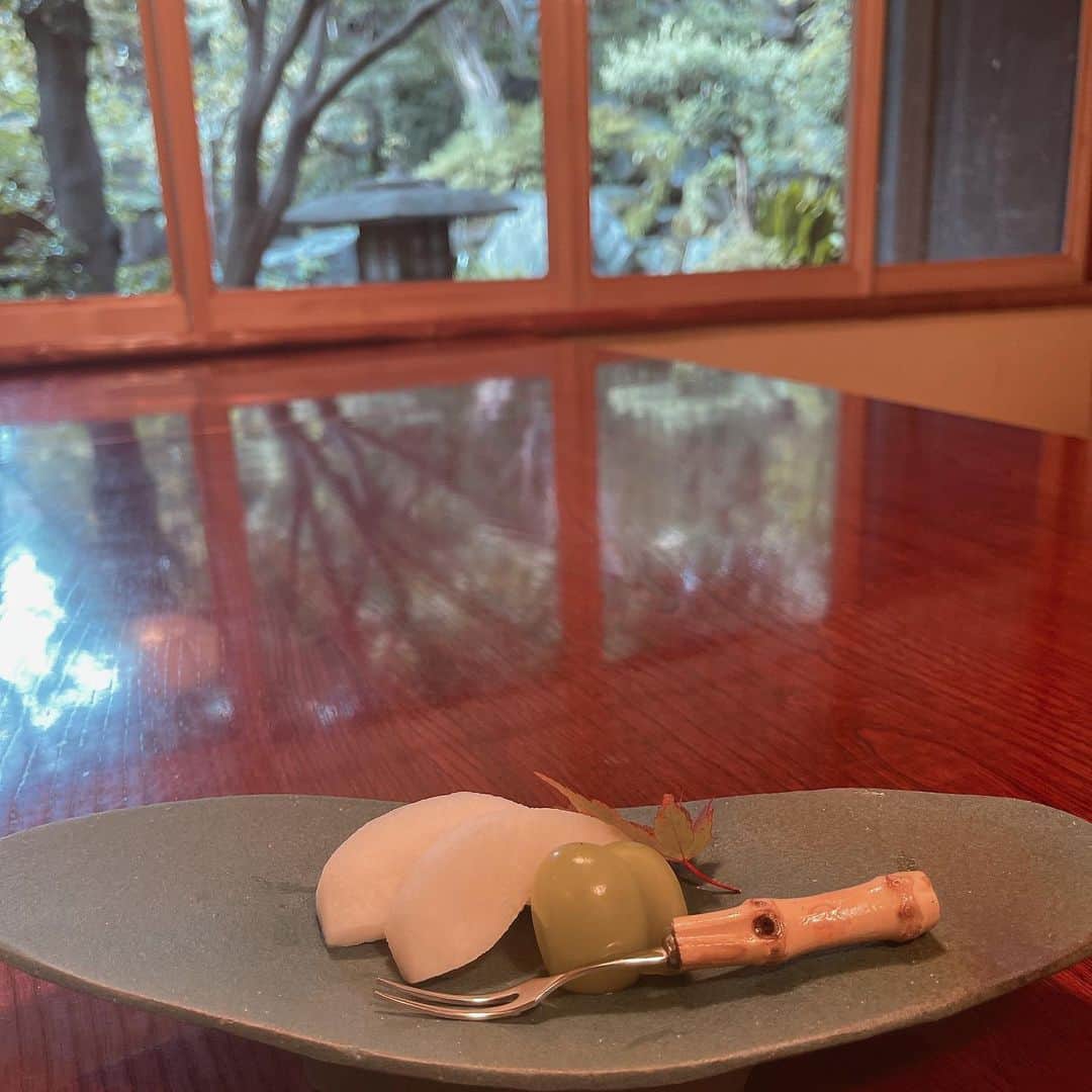 浜田翔子さんのインスタグラム写真 - (浜田翔子Instagram)「すっぴんでランチ行ったら 凄い素敵な旅館にきたみたいな ここ東京なの！😳って感じるくらい 素敵な 場所でした🌿  もし赤ちゃん生まれたら👶 お食い初め（100日祝い） に家族と来たいなぁて思った場所でした。  #お食い初め  #結婚式　#つきじ治作」10月9日 17時55分 - shoko_hamada