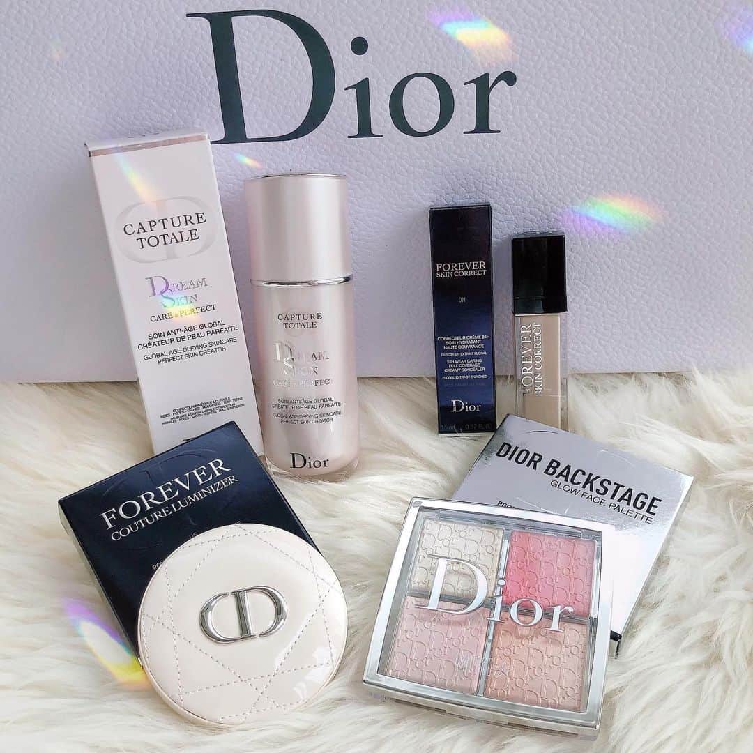 MIKIRUNのインスタグラム：「Diorで気になってたコスメ買ってきた🧚🏻‍♀️💫 ⁡ 9月に新しく出たチークが欲しくて行ったんだけど、色々買っちゃった🛍 ⁡ 全部めっちゃいいー♡♡♡ ⁡ スキンケア全部終わった後、この乳液塗って気になるとこにコンシーラー薄く伸ばして粉はたけばベースメイク完成する！ この方法、ナチュラルで肌すごく綺麗に見える気がする👶🏻💕 薄づきすきな人におすすめ組み合わせかも🦭 ⁡ ハイライトもチークもキラキラでかわいい🥺」