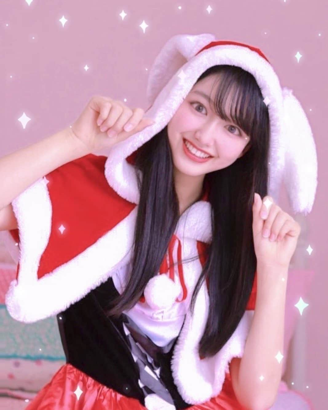 髙橋莉瑚のインスタグラム：「ステージに出れますように🥺🤍 ハロウィンの衣装というより、クリスマス感強めだね😅 #新しい私に変身  #バニラvisa  #ハロウィン #シンデレラフェス #RIKORIN」