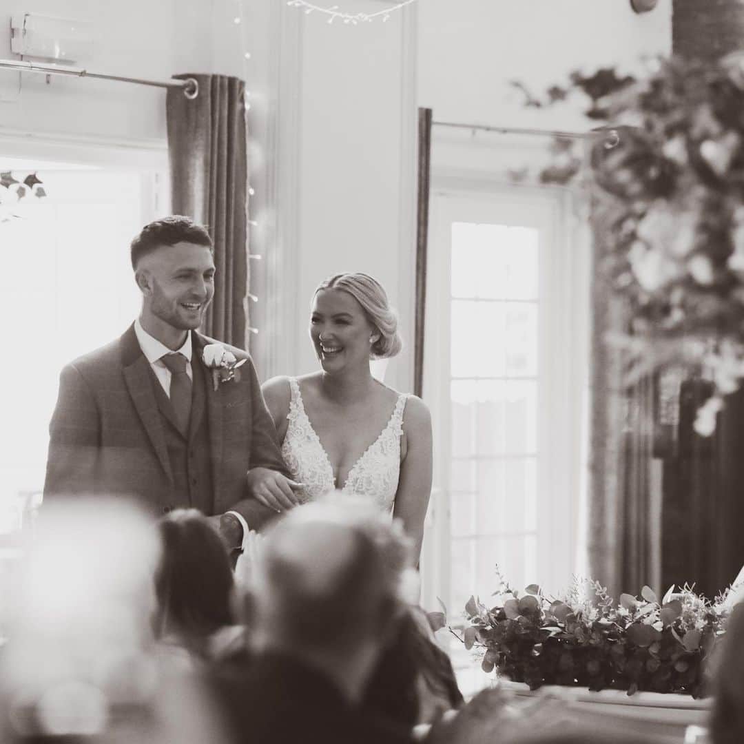 シェール・ロイドのインスタグラム：「Mr & Mrs Lloyd 🤍  My brother got married!   It was an absolute honour to be a part of your special day.  Wishing you both all the happiness in the world.   🤍」