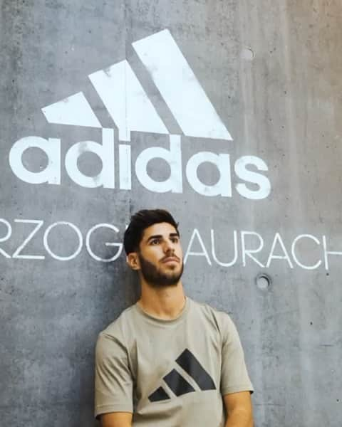 マルコ・アセンシオのインスタグラム：「👀🎬 Aquí tenéis un resumen de mi visita a la sede de @adidas en Herzogenaurach. 🔝  👀🎬 Here have a look at a summary of my visit to the headquarters of @adidas in Herzogenaurach. 🔝  #MAW11」