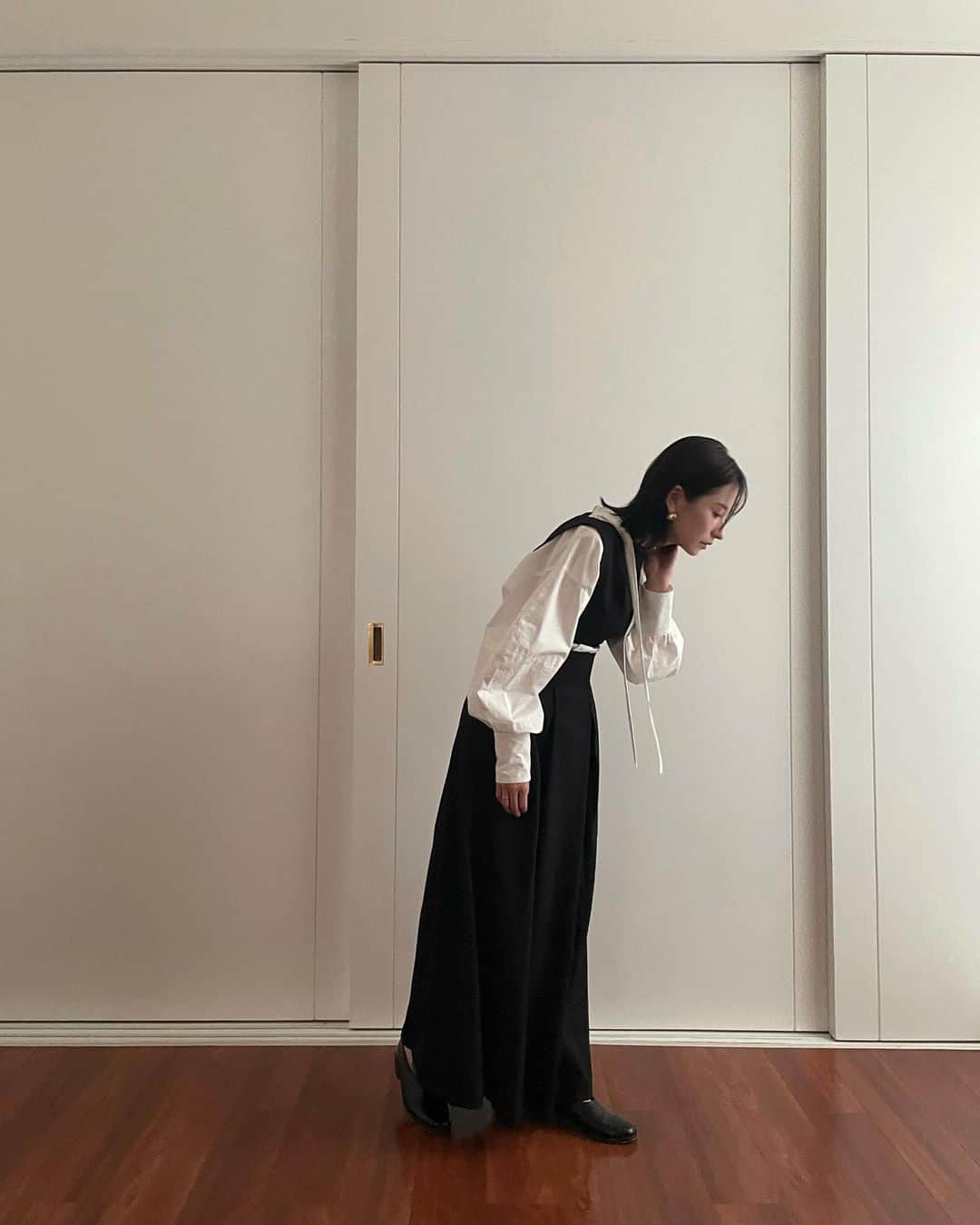 松本恵奈さんのインスタグラム写真 - (松本恵奈Instagram)「こんばんは◎来週、金曜日発売の3WAY SEPARATE ONE PIECE⚪️このワンピース、めちゃ可愛くてお気に入りな一枚です♡ワンピースとして着ても、もちろん可愛いのですが、ベストとスカートも全て取り外して単品としても使えるのでかなりお得なワンピースなんです❤️enachannelのLOOK BOOKでも紹介しているのでまたストーリーにタグ付けしておきます⚪️ 是非、checkしてみてね！ #clane #新作 #お気に入り #もーすぐ発売」10月9日 20時22分 - ena1123