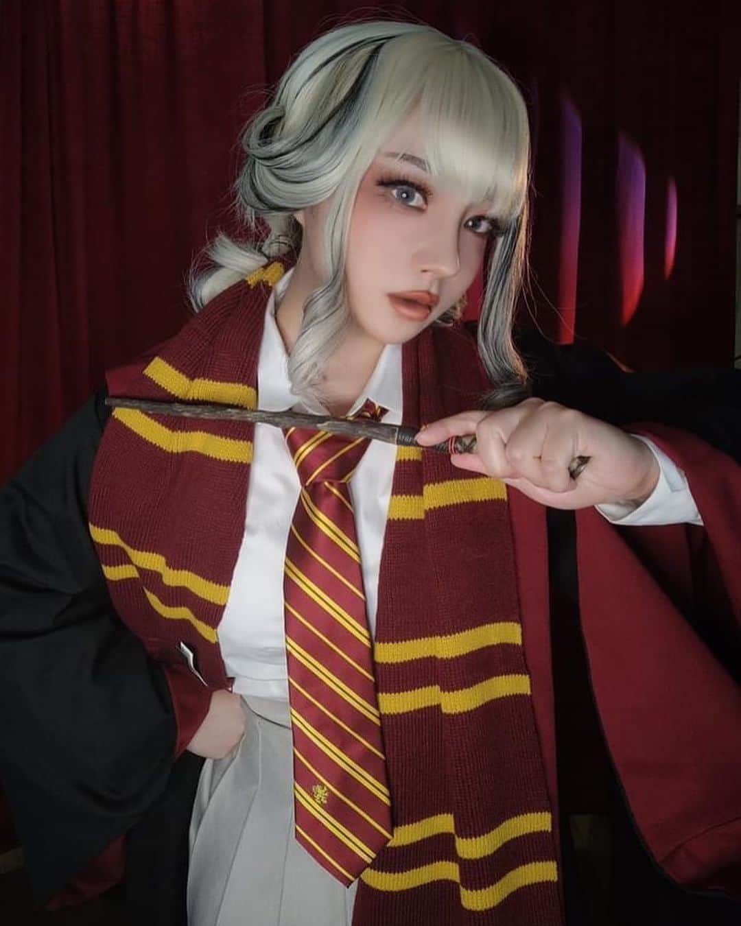 千尋のインスタグラム：「one point  to Gryffindor✨ 葛萊芬多加10分✨  自己搭配了一下💕💕  #HarryPotter」
