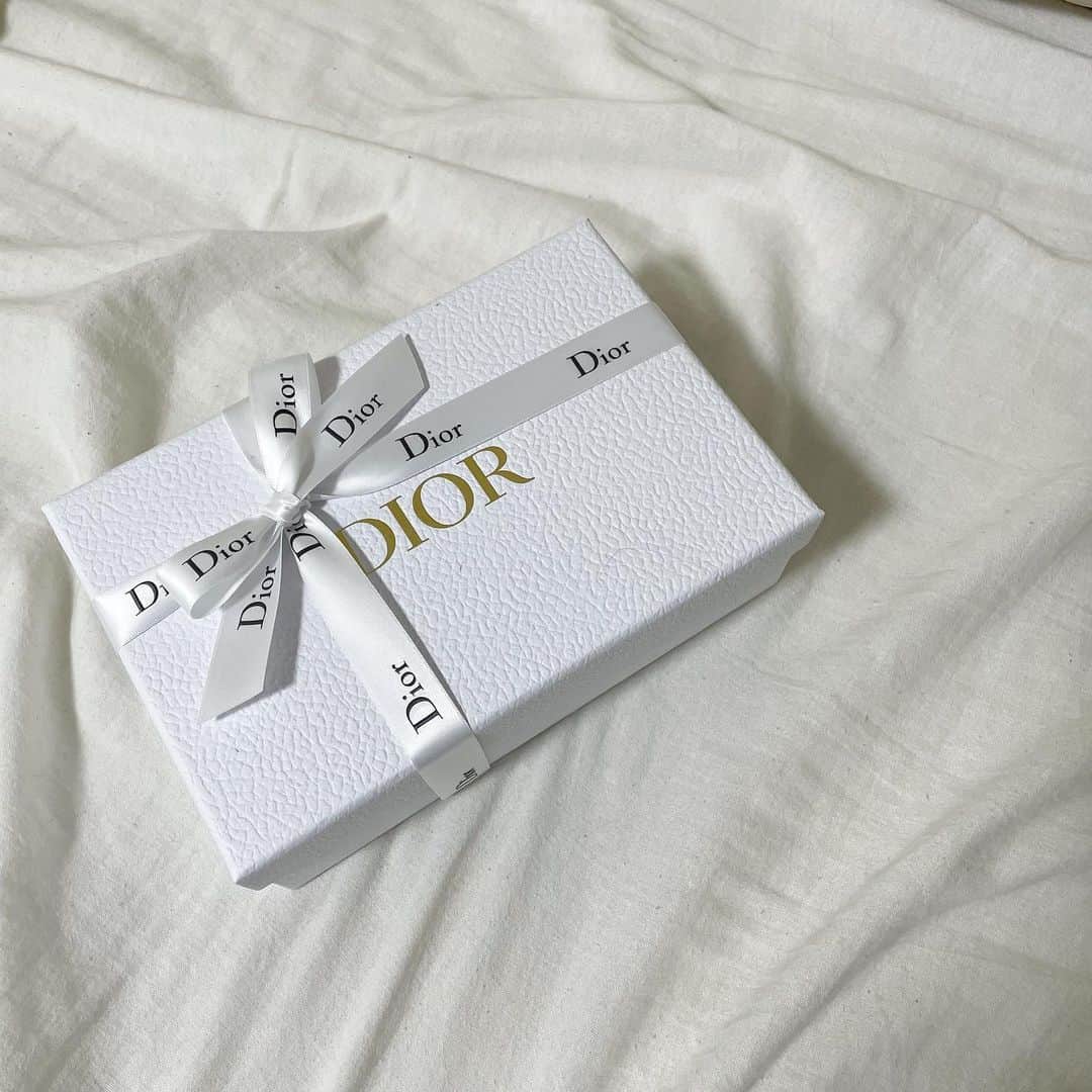 杉浦みずきのインスタグラム：「present❤︎  #dior」