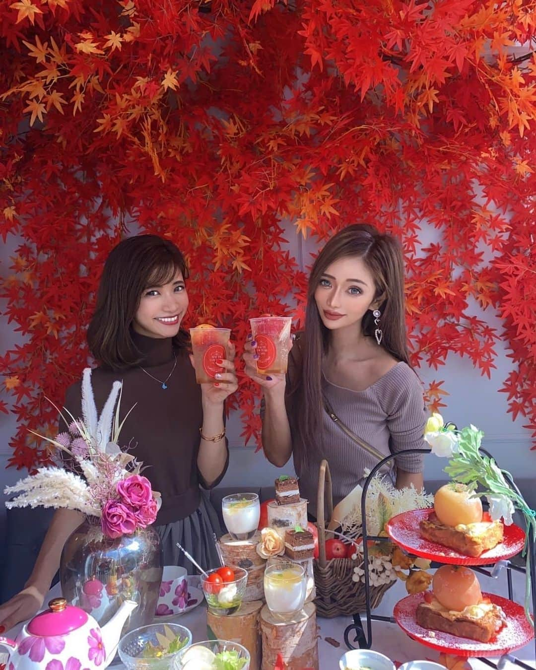 藤木そらさんのインスタグラム写真 - (藤木そらInstagram)「. .I went to a cafe where you can taste the autumn leaves as soon as possible ♥ ️ ♥ ️ The inside of the store was so cute with the autumn leaves 😍💕✨ . . .ひと足早く紅葉を味わってきたよ👏✨めちゃくちゃ可愛いすぎて全てにきゅんきゆん(⌯ᵒ̴̶̷̥᷄ ⌑ ᵒ̴̶̷̥̥᷅ )✨ . . .店内が紅葉で真っ赤😉✨✨♡💕 .リンゴだらけで、見た目だけじゃなく美味しかったなあ😳✨❣️とくに5枚目のトースターがドツボでした♥️♥️♥️ . . .11月28日までやってるみたいだょ✨💞 @gingergardenaoyama   は四季ごとに可愛いすぎるから毎回行ってます🥺🎶💕 . .さとちやんとガールズトークが止まらなかったw 😂😂美味しいものをたべながら、ワイワイと楽しい時間を過ごせました✨☘️🔆 . . . . . . . . . . . . .#中目黒カフェ  #中目黒グルメ  #中目黒ランチ  #青山カフェ  #紅葉カフェ #紅葉スポット  #室内で楽しむ  #スイーツ女子  #スイーツ巡り  #東京女子  #東京グルメ巡り  #カフェ好きな人と繋がりたい  #インスタ映え #japanfood」10月9日 20時42分 - sorafujiki