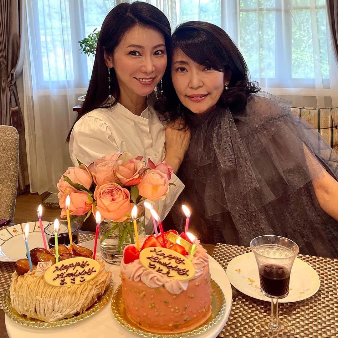 水谷雅子さんのインスタグラム写真 - (水谷雅子Instagram)「昨日は2年ぶりにやっとみんなと会う事が出来ました❣️😃💕💕 みきさんの新しい素敵なお家で、 私とひとえちゃんの9月誕生日祝いをして頂きました。☺️🎂💐✨💖 #久しぶり#みんな元気#賑やかな#楽しい #みんな仲良し#美味しい料理 #9月誕生日#いつもありがとう #水谷雅子#水谷雅子beautybook50の私  #水谷雅子の美容の秘訣シリーズ」10月9日 21時26分 - mizutanimasako