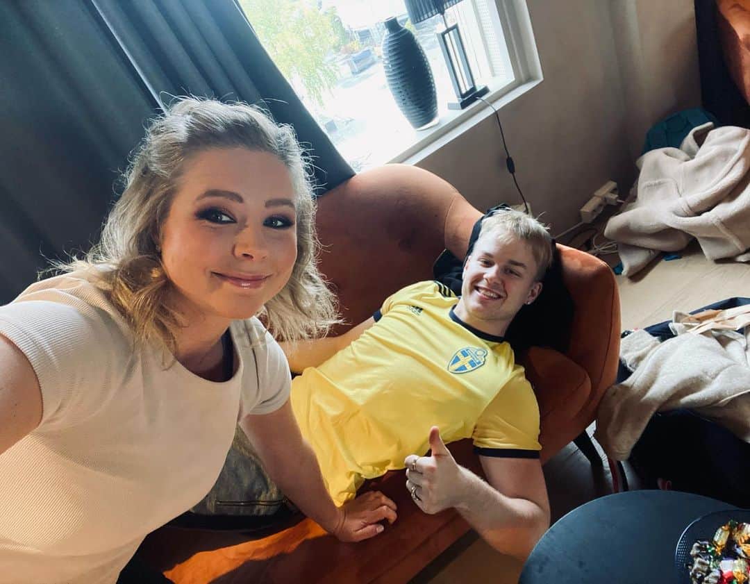 マーレン・ルンビのインスタグラム：「Kveldens dans blir nok ganske spesiell og nær for meg. Håper dere ser på oss på @tv2norge klokka 19.30🙏🏻❤️」
