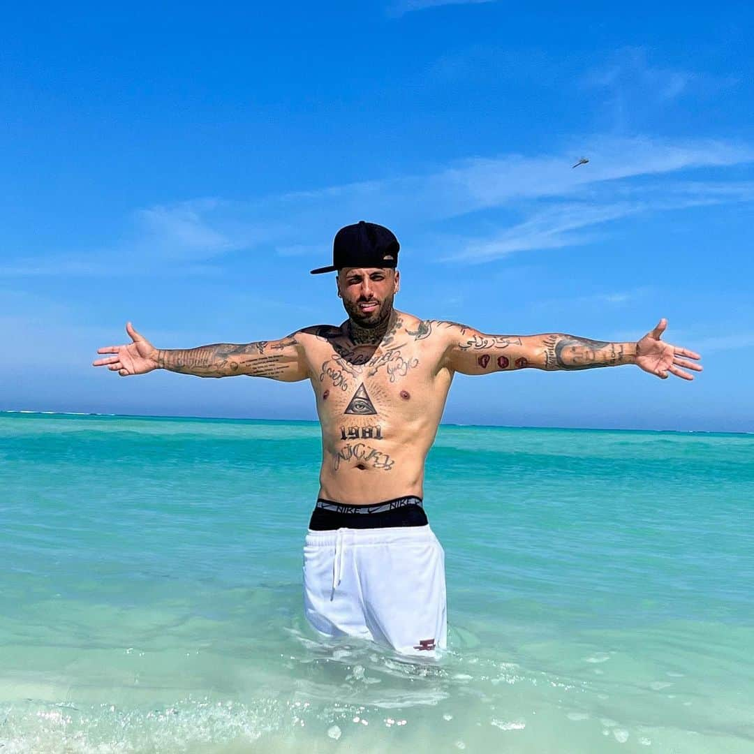 NICKY JAMさんのインスタグラム写真 - (NICKY JAMInstagram)「🌊」11月8日 1時55分 - nickyjam