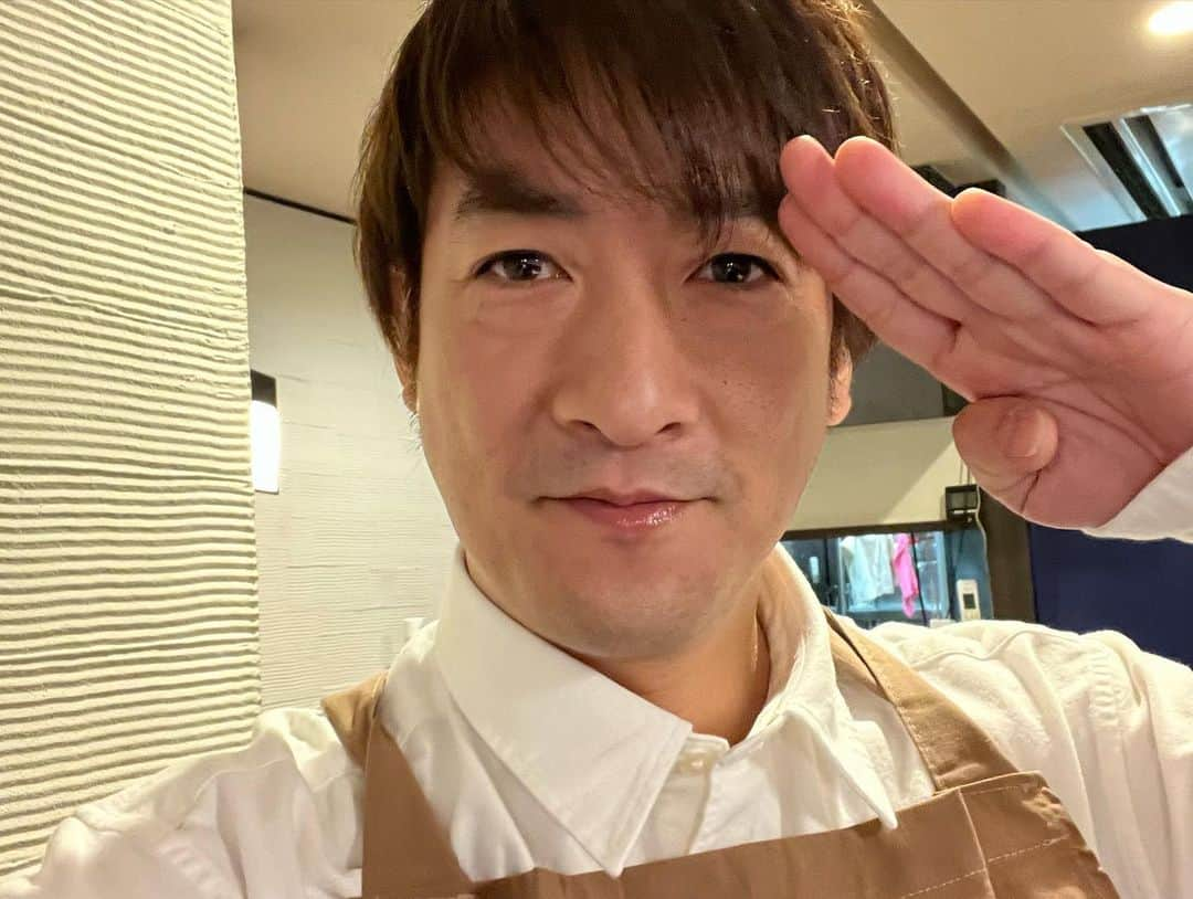 庭瀬幸一郎 さんのインスタグラム写真 - (庭瀬幸一郎 Instagram)「久しぶりのインスタ更新！  とある撮影 洋食屋の店長さん役 セリフ3行くらい セリフ無しの顔芸シーンいくつかww  初体験オモロイ！ 詳細発表出来るタイミングでお知らせしまーす♪  まさか映画に出る日が来ようとはww」11月7日 18時10分 - niwase_kouichirou