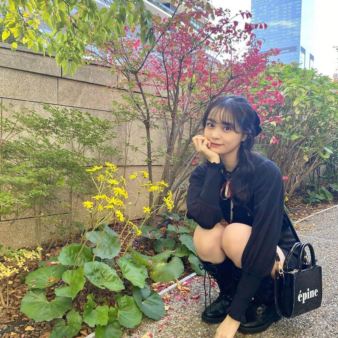 林芽亜里さんのインスタグラム写真 - (林芽亜里Instagram)「🎀 ⁡ 今日も10連発( ¨̮ ) ⁡ 昨日の全身コーデ🐈‍⬛ イヤリングもファンの方からのプレゼント!!!! ⁡ 今年はロングブーツを沢山履く冬になりそう~👢 ⁡ ⁡ #林芽亜里 #BLUELABEL #TreatUrself #repipiarmario #epine」11月7日 18時29分 - meari__hayashi