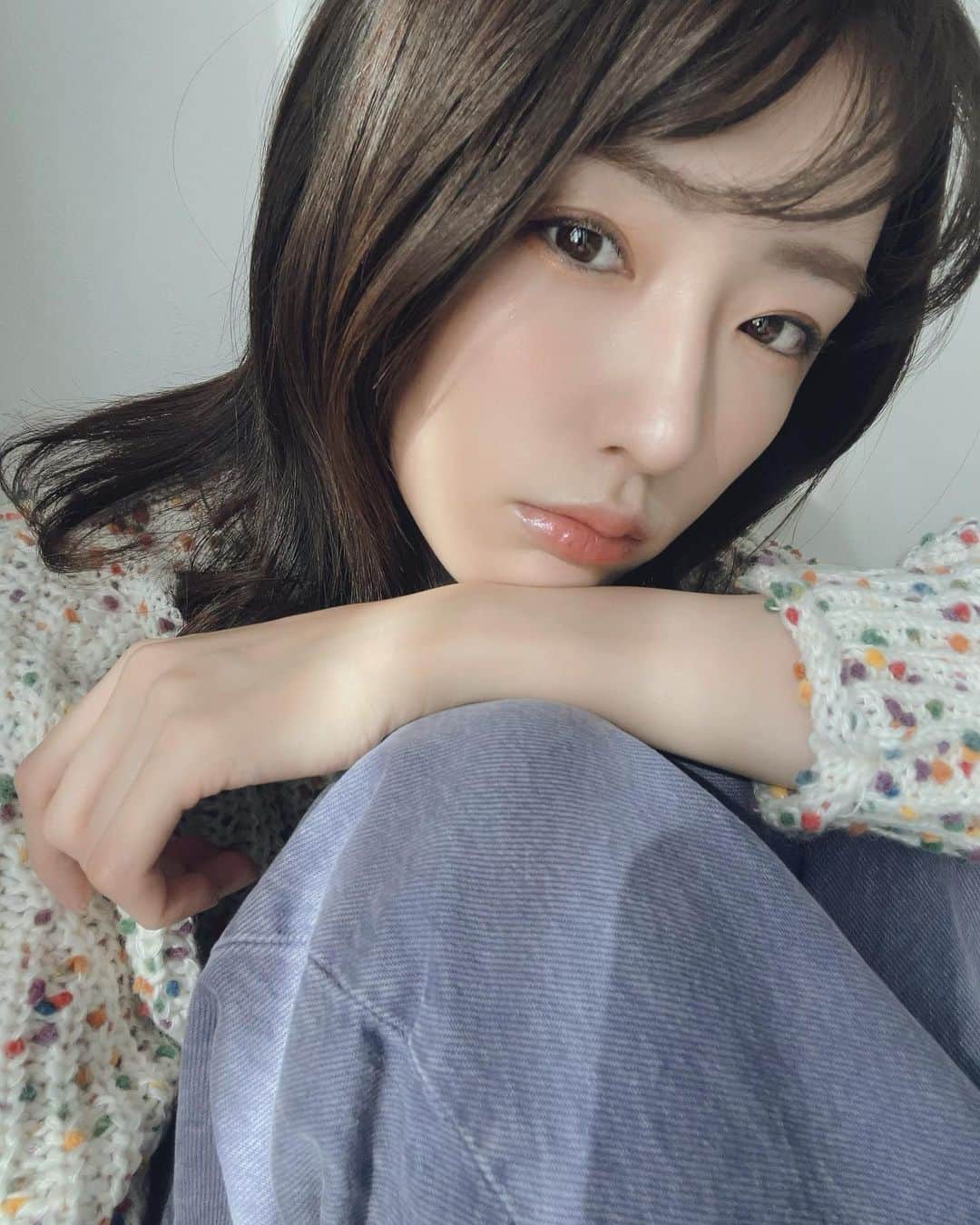 樋口柚子のインスタグラム：「ZARAの紫ジーンズ履きすぎな秋。 最近は天気も良くて、気温も心地よくて最高😋」