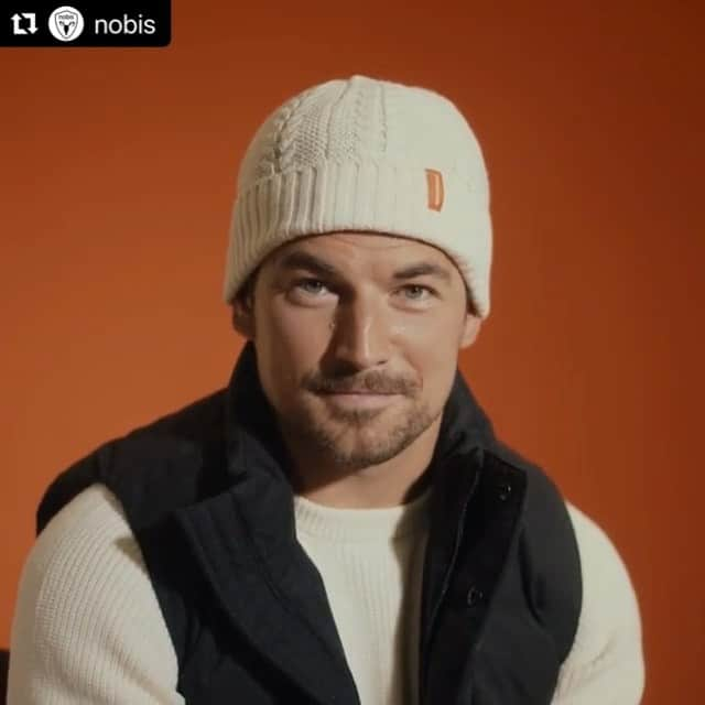 ジャコモ・ジャンニオッティのインスタグラム：「THINK GLOBALLY. ACT LOCALLY.   Why  #NOCOLDSHOULDER is important to me and why it matters.   As part of our commitment to providing warmth to children, families and individuals in need through the No Cold Shoulder program, we have created a network of like-minded organizations around the world to help you make a difference in your own community. Link in bio to learn about where you can donate gently worn jackets at one of our retail partners in select cities.  Or go to Nocoldshoulder.com   #nocoldshoulder @nobis  @onewarmcoat  @newcirclesto」