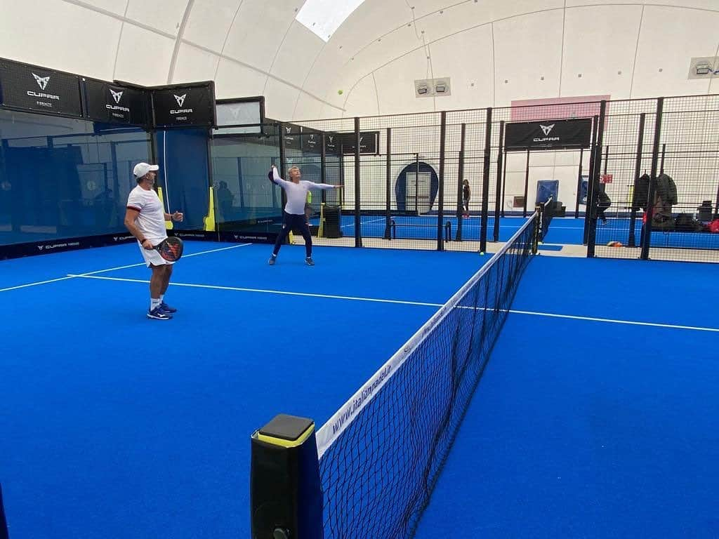 ジャンカルロ・アントニョーニのインスタグラム：「Anch’io mi sono dato al Padel😂」