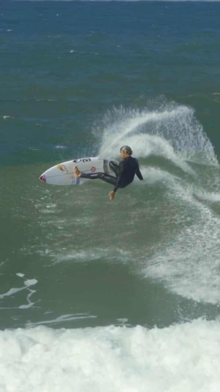 五十嵐カノアのインスタグラム：「Quick surf yesterday to start the day ♾🌊」