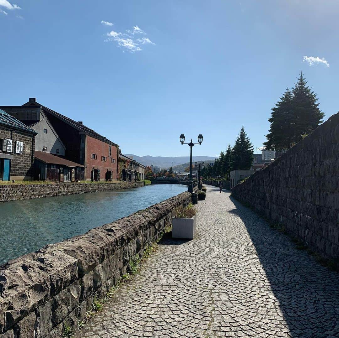 柴咲コウさんのインスタグラム写真 - (柴咲コウInstagram)「Day off at Otaru, Hokkaido⚓️  ロケで小樽に⚓️ 合間で珍しく観光ぽいことを。  蕎麦屋には妖精がいたよ🧚‍♂️  #hokkaido #小樽 #史料館」11月7日 21時15分 - ko_shibasaki