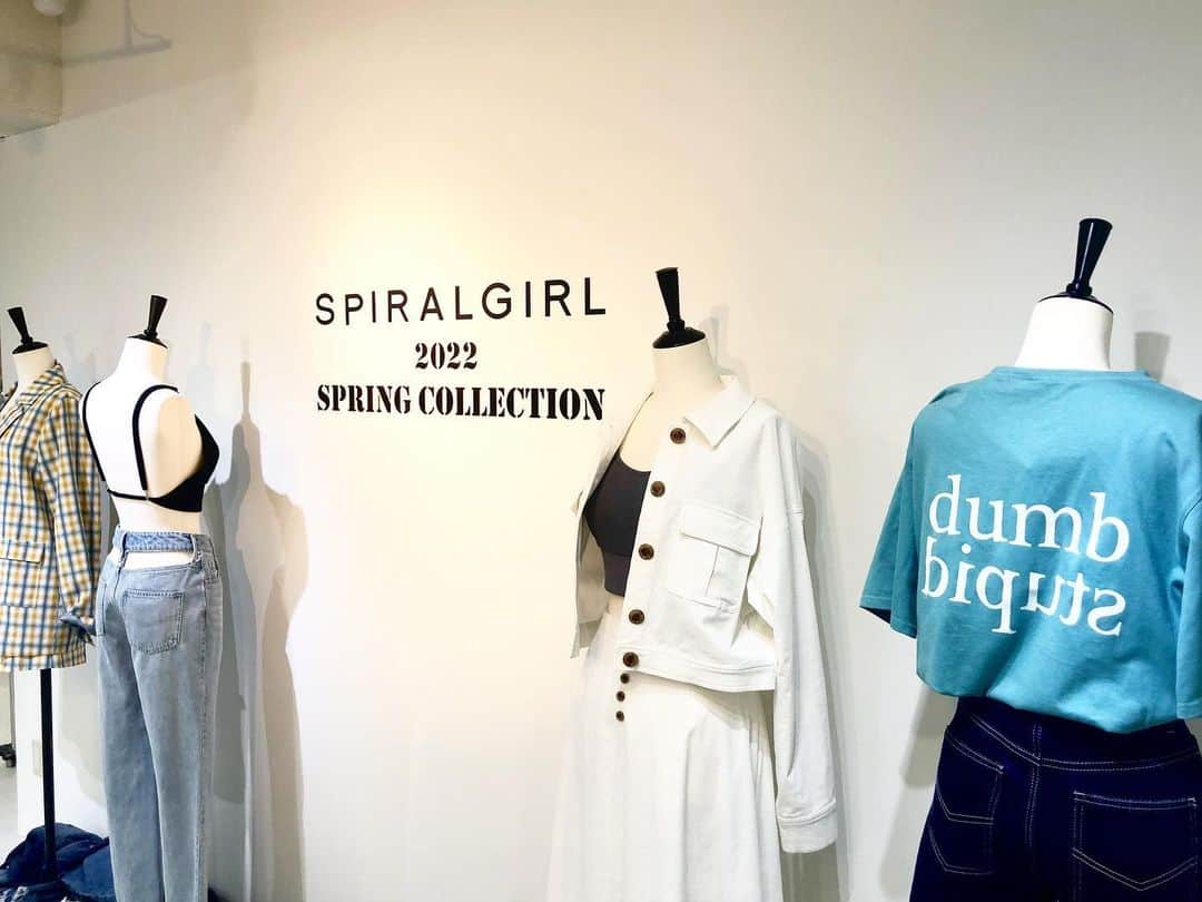 黒木麗奈さんのインスタグラム写真 - (黒木麗奈Instagram)「@spiralgirl_official で洋服オーダーしちゃいました❤️ どんな服を買ったでしょうか😚😚」11月7日 21時20分 - rena__1126