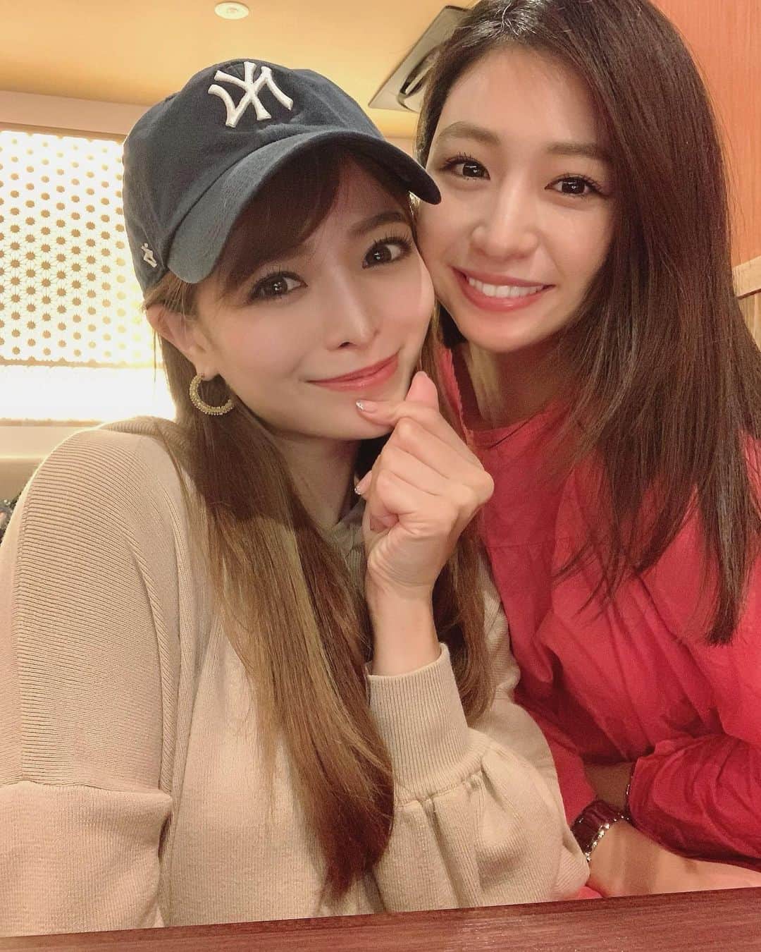 春菜めぐみさんのインスタグラム写真 - (春菜めぐみInstagram)「久しぶりに会えたあやか😙❤️ 🎂お祝いありがとーん🥰✌🏻 ． ． #すきぴ #😘」11月7日 22時01分 - me_haruna.02