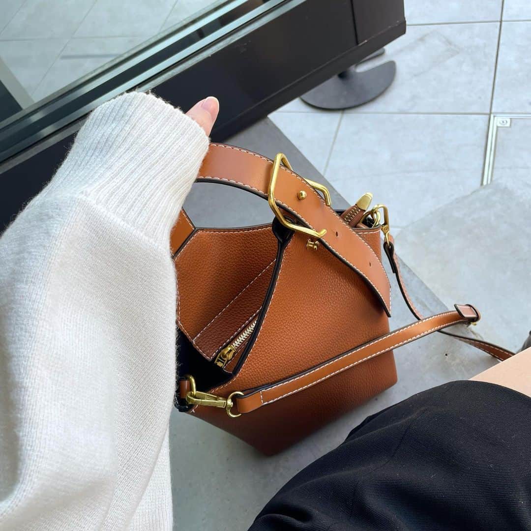 杉浦みずきのインスタグラム：「. new bag ❤︎  カジュアル系にも合わせられて可愛い☺️  @emmyofficial.jp」