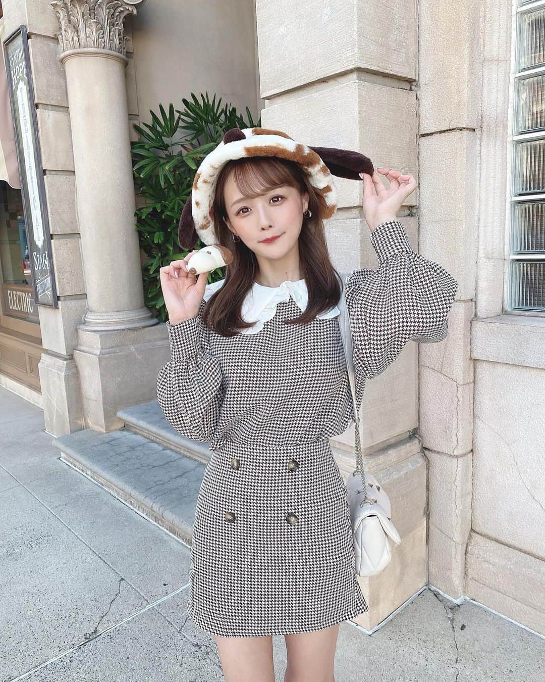 計良日向子（ひなひ）さんのインスタグラム写真 - (計良日向子（ひなひ）Instagram)「. . 毎度食べてるユニバの スヌーピーまん🐶🤎 また食べた！美味しかった♡♡ 中身はカスタードだよ🤤 . . . スヌーピーのバケハが新しく 発売されてて可愛すぎた🥺！ 冬のユニバコーデに絶対オススメ🤍 ただこの日はまだ暑くて 気合いで被ってた🤣🤣笑 . . . 👗セットアップ　@grl_official . 👜バッグ　@zara . . . . #ユニバ #ユニバーサルスタジオジャパン #ユニバコーデ #ユニバフード #スヌーピーコーデ #スヌーピーまん #grl #grl購入品 #grlコーデ #グレイル #グレイル購入品 #グレイルコーデ」11月7日 22時29分 - kerahinako1105