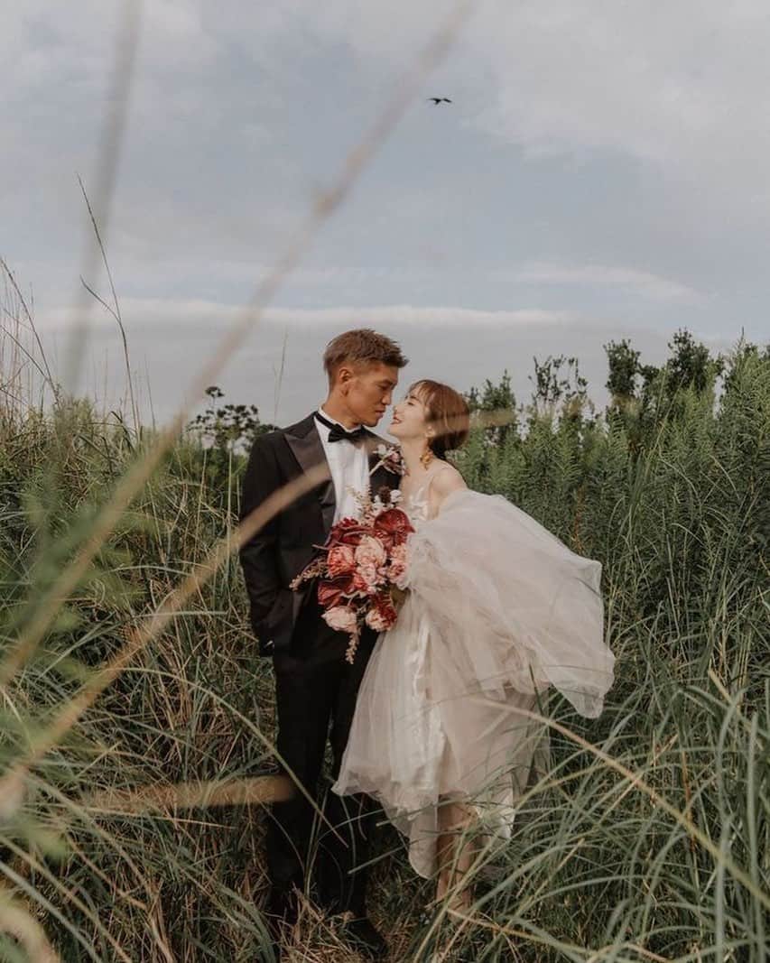 平木愛美のインスタグラム：「yasuhiro manami  wedding 🤍🤍🤍  本日起こし頂いた皆様。本当に本当に、ありがとうございました。  愛溢れる空間で、みんなの笑顔も涙もあたたかくて。  幸せという言葉で表しきれない ほんとにあたたかい時間でした。  大好きです。  そしてあたたかいメッセージをくださる皆様、本当にありがとうございます。  ゆっくり全部、拝見させていただきます🕊涙 もうほんとにほんとに、愛です。  これからもずっとよろしくお願い致します。  更新もまたゆっくりと、色々させてください…🤍  2021.11.7」