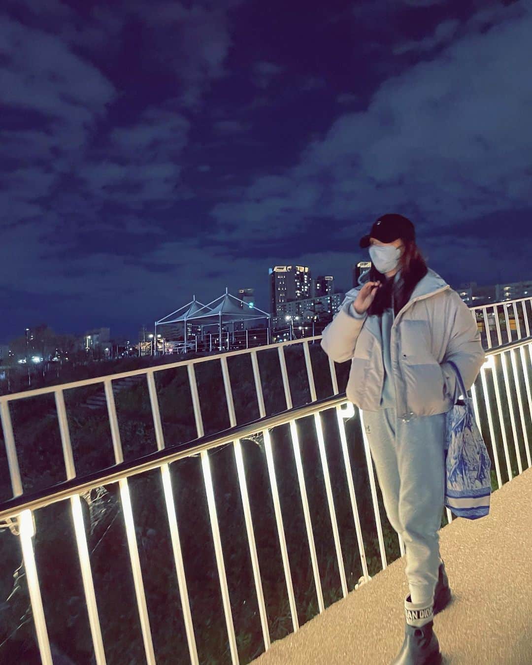 コ・ソヨンさんのインスタグラム写真 - (コ・ソヨンInstagram)「더 추워지기 전에🍂한강🌙밤마실」11月7日 23時47分 - kosoyoung_official