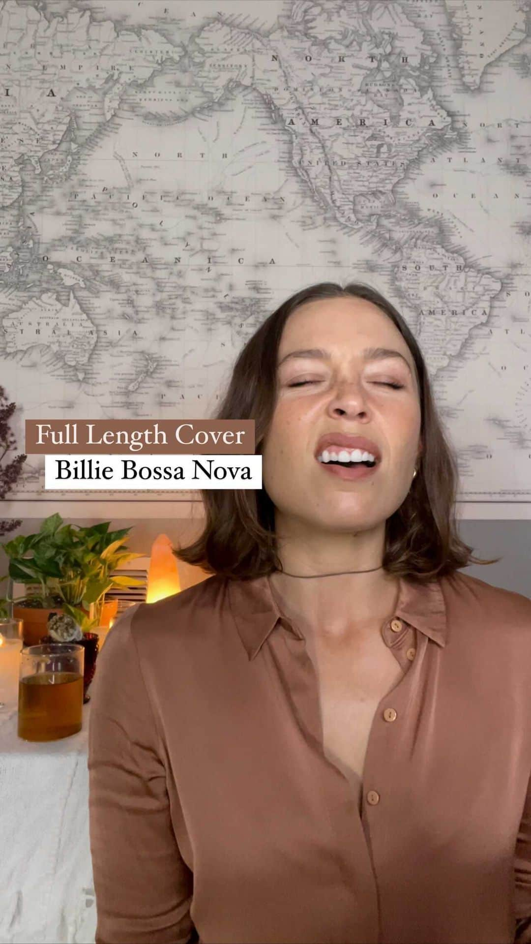 Nicole Mejiaのインスタグラム：「My first full length cover since ‘tis the season for doing new and more aligned things. 🍁  Song: Billie Bossa Nova • by @billieeilish   I want to thank you all for the kind words after I shared some of this on my story yesterday. Thank you guys for always seeing and supporting me as I venture into new things. 🌹 love you.  #singercover  #coversong  #billiebossanova」