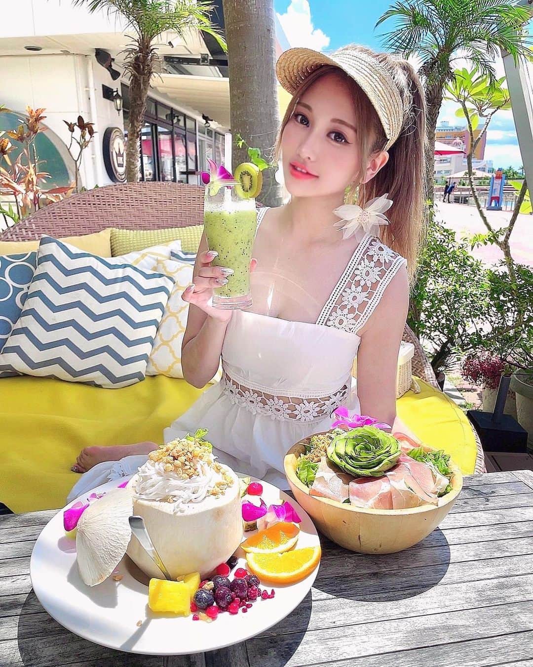 AIKAさんのインスタグラム写真 - (AIKAInstagram)「. . 沖縄の食べ物記録。。🤤笑 . 映えカフェ、タコス、 ガーリックシュリンプ、かき氷 . また行きたいお店たち🌈 . . #wagyucafekapuka #沖縄グルメ #沖縄カフェ #アメリカンビレッジ」11月8日 0時37分 - aikaaa1110