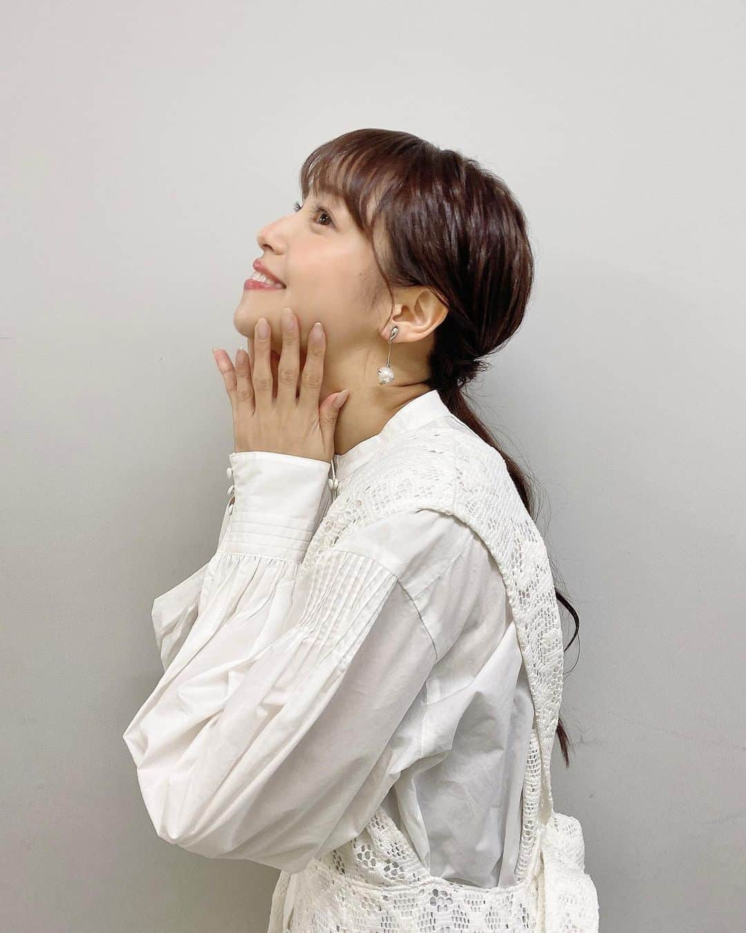 鷲見玲奈さんのインスタグラム写真 - (鷲見玲奈Instagram)「. 明日放送のプレバトに出演します✨ 今回も色鉛筆！！！  私にはこれしかないので、今回も昇格目指してめちゃくちゃ頑張りました🌻  ぜひご覧頂けると嬉しいです🦩  そして明日はドクターXの放送もあります✨ ドキドキですが、こちらもよろしくお願いします😌  👗 @mag.by_c 👗 @randa_pic 👢 @randa_pic 👂 @vendomeaoyama_official  #プレバト」11月3日 20時47分 - sumi__reina