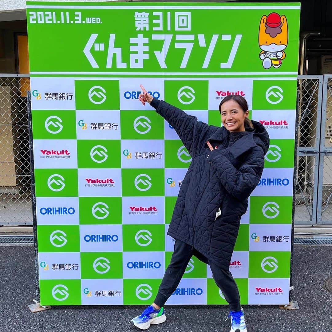 佐野千晃のインスタグラム：「⁡ 約3年ぶりのフルマラソンでしたー！ ⁡ 今日はタイムではなく楽しむことをメインで走りました〜 ⁡ 初めてタイム気にせず走って、初めて膝が痛くて止まったりしたけどなんとか完走〜 ⁡ 豪華なロングジョグって感じ！ ⁡ たくさんの人が応援してくれて、たくさんの人が声かけてくれて大会でしか味わえない楽しさ味あわせていただきました🤤 ⁡ ぐんまマラソンに出た方、ボランティアの方、運営の方、応援してくれた方、本当にありがとうございました！ ⁡ 足が〜笑 ⁡ #run #running #marathon #フルマラソン #マラソン #マラソン女子 #人生自由自在 #走る女子 #ファッション #ウェア #楽しく走る #ランニング #ジョギング #ぐんま　#ぐんまマラソン #群馬」