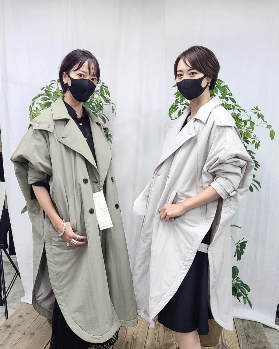 尾崎ななみさんのインスタグラム写真 - (尾崎ななみInstagram)「#東京 #ファッション ㅤㅤㅤㅤㅤㅤㅤㅤㅤㅤㅤㅤㅤ ものづくりで、本当に凄いと尊敬するブランドの一つがカポックノット @kapok_knot_jp ㅤㅤㅤㅤㅤㅤㅤㅤㅤ ㅤㅤㅤㅤㅤㅤㅤㅤㅤㅤㅤㅤㅤ  軽くて暖かい新素材『カポック』  湿気を吸って、熱を発する機能を備え、軽さはコットンの1/8 ✧︎*。　  着膨れしないし、冬のアウターに求める『軽い！薄い！でも暖かい』が叶うんです。  ㅤㅤㅤㅤㅤㅤㅤㅤㅤㅤㅤㅤㅤ 代表の @kishow_kapok は、老舗アパレル企業の4代目。  アパレル業界の大量生産・大量廃棄という負のシステム、そしてそのシステムが生み出す弊害を目の当たりにしていた時にカポックと出会い、「これこそが自分が人生を懸けて取り組むべき素材である」と起業。  木の実のサステナブルな素材を活用し、持続可能なビジネスを展開しています。利益の一部で地球環境再生に貢献と、これからの時代の理想の仕組みが作れてる。  これからもっと広がっていく注目ブランドですよ！！  ㅤㅤㅤㅤㅤㅤㅤㅤㅤㅤㅤㅤㅤ 東京、日本橋に期間限定ショールームが先日オープン✦ฺ︎ 銀座 @the_crafted_ginza でも現物が見れますよ。  ㅤㅤㅤㅤㅤㅤㅤㅤㅤㅤㅤㅤㅤ 1枚目は、@naokotanijiri × @kapok_knot_jp コラボアイテム。  同業、同学年、高身長、ショートヘアと、自分達でも双子かと思った @y_u_c_a_r_i と色違いを着てみたよ♡ 巷で話題の2人ですʕ•̬͡•ʕ•̫͡•♥︎  ㅤㅤㅤㅤㅤㅤㅤㅤㅤㅤㅤㅤㅤㅤㅤㅤㅤㅤㅤㅤㅤㅤㅤㅤ ㅤㅤㅤㅤㅤㅤㅤㅤㅤㅤㅤㅤㅤ    ㅤㅤㅤㅤㅤㅤㅤㅤㅤㅤㅤㅤㅤㅤ  ㅤ  ㅤ #日本#サステナブル#ファッションコーデ#ものづくり#ダウンジャケット #伊勢志摩アンバサダー#尾崎ななみ」11月3日 21時25分 - nanami_ozaki_73