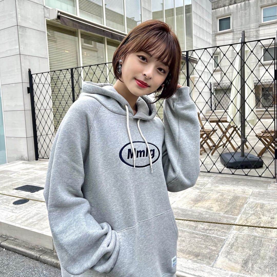 かおりのインスタグラム：「・ ・  可愛いパーカー🥰 すごくお気に入り〜！  #パーカー　#mmlg #エムエムジー」