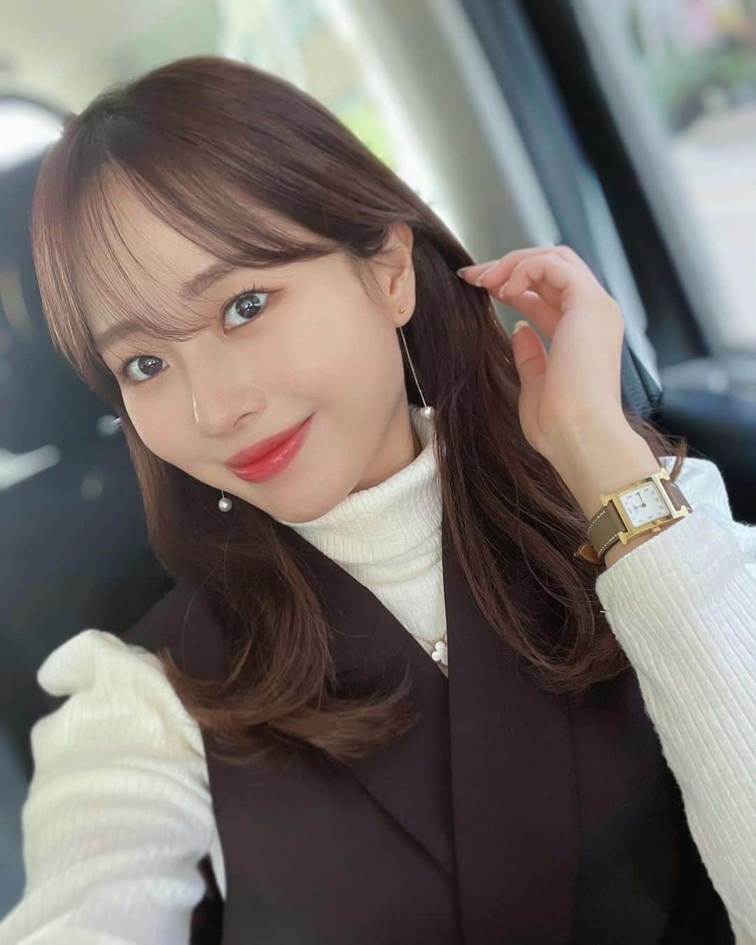 ハンナミのインスタグラム：「🤎  最近また 出番が多いパールピアス ♡」