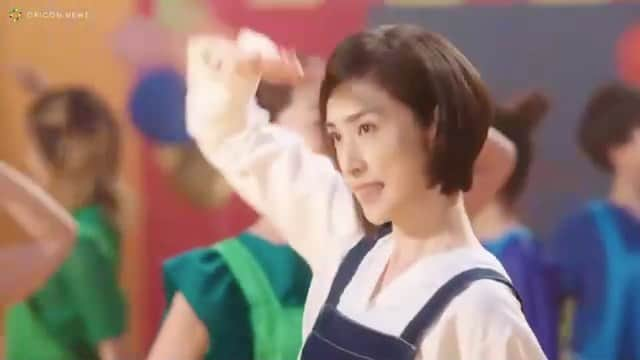 天海祐希のインスタグラム：「素敵な映画は素敵な主題歌があってこそ💫聴くだけで元気もらえる歌詞とメロディー！最高🙌🏻  それよりサムネがいい感じで設定できたんだけど、どう？？天海さんのこの表情好きなんです💕  #天海祐希 さん #氷川きよし さん #老後の資金がありません」