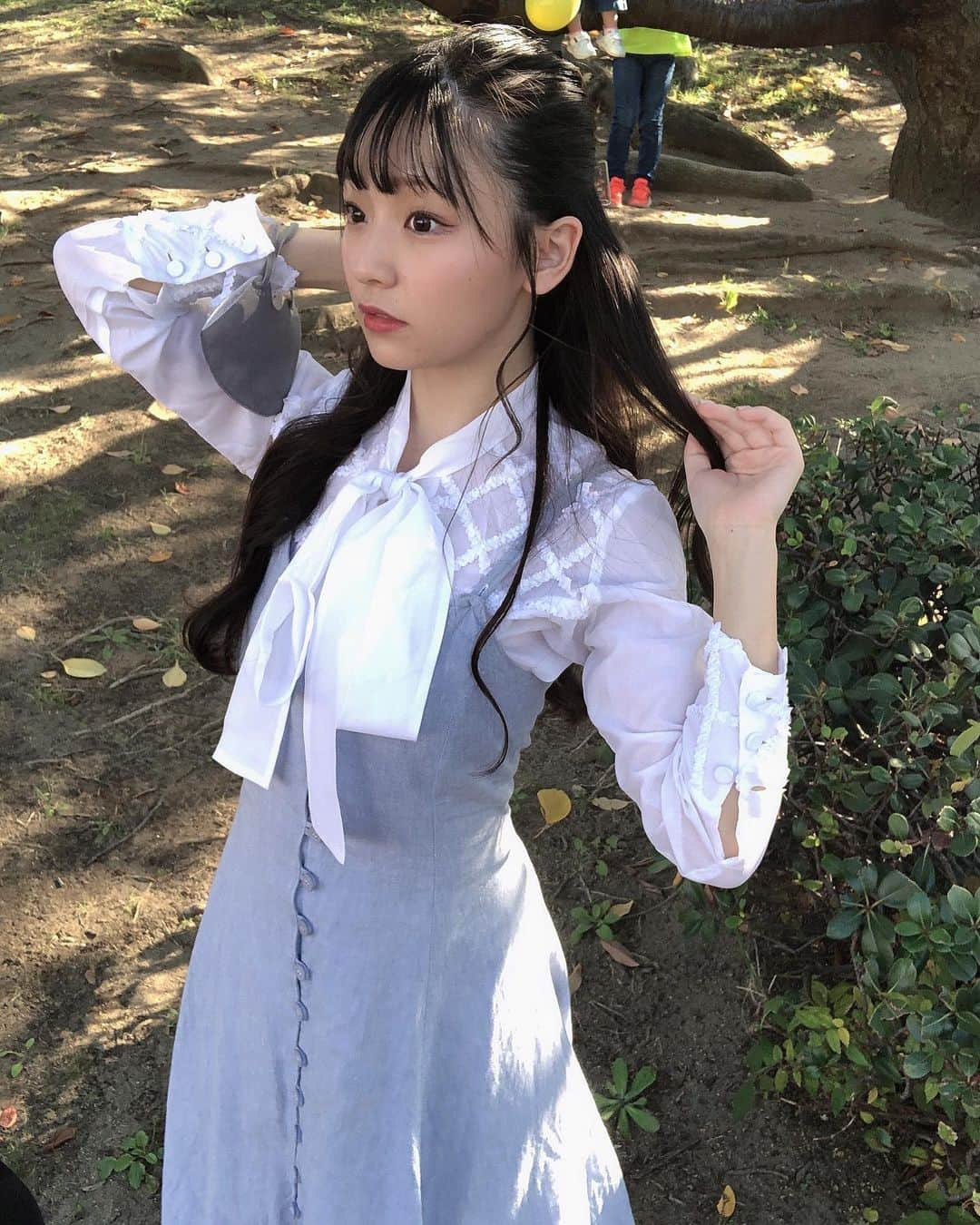 尾野寺みささんのインスタグラム写真 - (尾野寺みさInstagram)「⁡ ⁡ ⁡ ⁡ この服親友のおばあちゃんのお下がりって話したっけ？ ⁡ ⁡ ⁡ ⁡ #シャツ #ワンピース #ジャンパースカート #エレガント #フレッシュ #ハーフアップ #骨格ウェーブ #デニムコーデ #古着 #おばあちゃん #キャミワンピ #ロングヘアアレンジ  #横浜 #お出かけ #大学生 #大学生コーデ #通学コーデ #02 #19」11月3日 23時16分 - misa_onodera