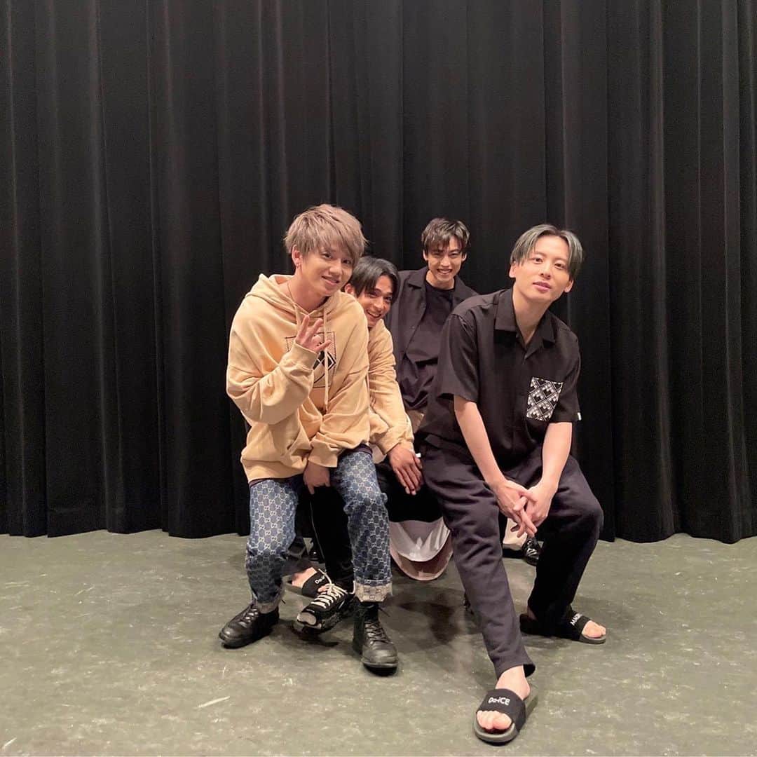 大野雄大のインスタグラム：「札幌公演、今日も本当に楽しい時間をありがとうございました！！😁💪  ご飯も本当に全部美味しかったです☺️✨  2枚目は徹くんと  札幌きたら絶対に行くラーメン屋さん輝風！！！  僕はここの塩が本当に大好きでたまりません。。」