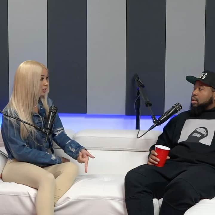 Brittany Rennerのインスタグラム：「Few things here: 1.) You learn more when you LISTEN 2.) Often times the people we love try to make us feel small in hopes that we’ll never discover our power 3.) Changing for anyone is only prolonging you meeting the right person who will accept you for you 4.) What would YOUR life be like if people actually knew the whole truth about YOU? 5.) My patience is unmatched 6.) I am so happy I did this interview with @iamakademiks for @offtherecordclips on @spotify because it truly sheds light on a mentality a lot of men have and it’s helpful to know what we as women are up against   Lastly, I am in the process of getting my own podcast and writing another book. BUCKLE UP!!! 😂😂😂」