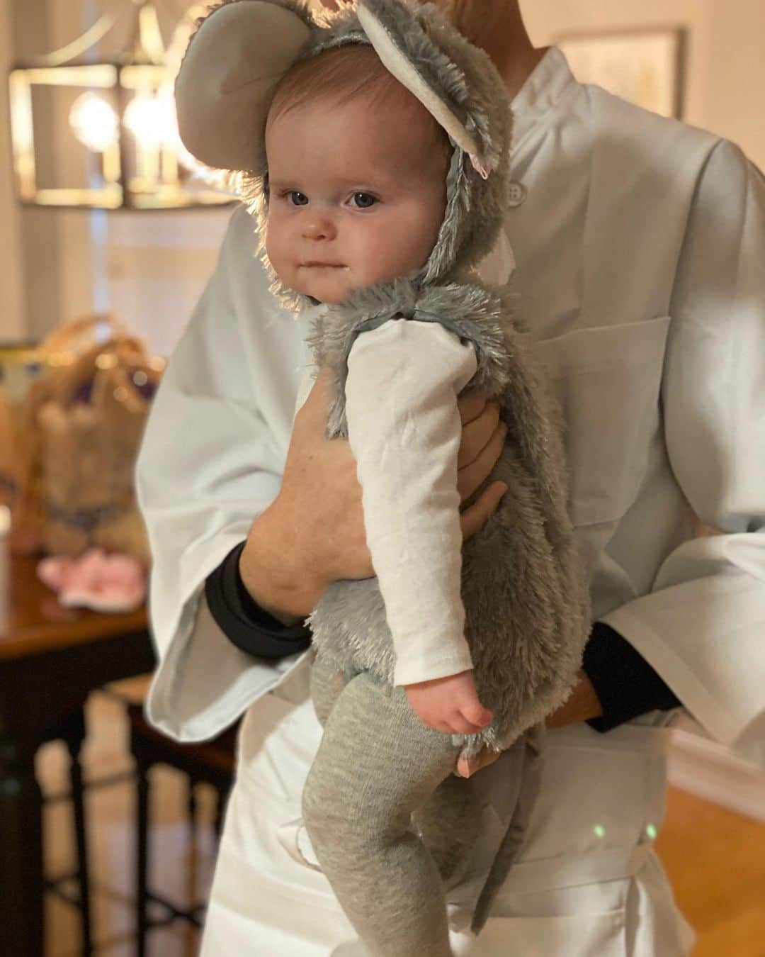 Breonne Rittingerさんのインスタグラム写真 - (Breonne RittingerInstagram)「Late Halloween post because you know, sleep regression. But she’s too cute not to share. #ratatouille #halloween #remy #familycostumes #firsthalloween」11月3日 23時34分 - breonnecowan