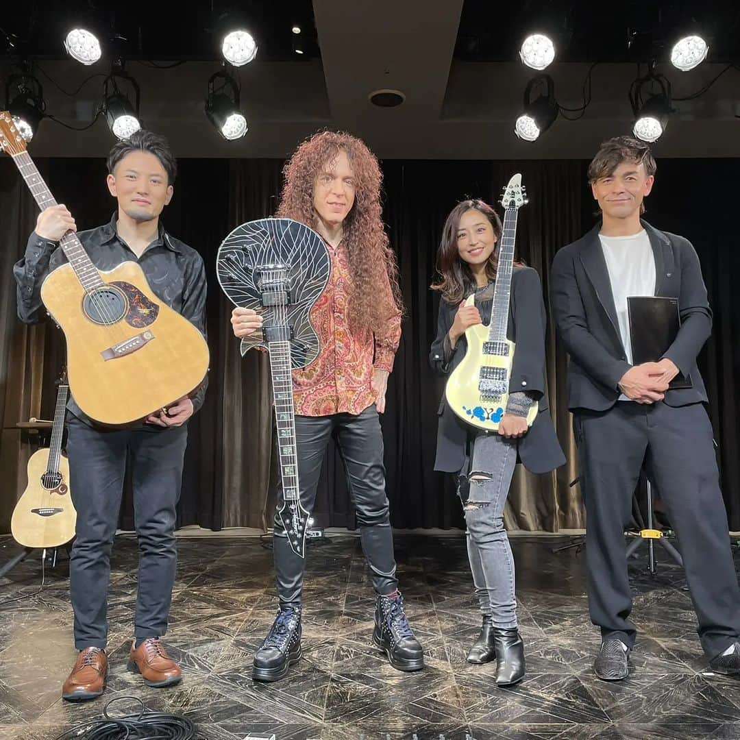 Yukiさんのインスタグラム写真 - (YukiInstagram)「I really enjoyed the performance with Marty Friedman and Seiji Igusa🎸🎸🎸　　  Living Room Live "No Guitar, No Life"ご来場ありがとうございました！ Martyさん、井草さん、鮎貝さんと📷 楽しかった〜！　終わっちゃうと寂しいですね。 やっぱギターっていいなって改めて思いました。  私が演奏した曲は ■長野トヨタ販売会社ユーグループCM曲 ■Begin Again / D_Drive  ■Voices（Xperia CM曲） ■Unkind Rain / D_Drive  ■ルパン三世のテーマ そしてMartyさんとコラボで中島美嘉さんの「雪の華」 最後にMartyさんと井草さんと一緒にMartyさんの楽曲"For a Friend"  でした！ Martyさんと井草さんとコラボさせてもらえたのも凄く光栄で楽しかったです✨なかなかできない経験!! ありがとうございました！  タナイ監督によるライブ映像は12月3日20:00から12月10日23:59まで視聴できます！ 会場へお越しいただいた方も、来れなかった方も是非ご覧ください😀  本当に良い経験させてもらいました！ 皆様ありがとうございました🙌  #noguitarnolife #guitar #guitarists」11月3日 23時49分 - d_drive_gt_yuki