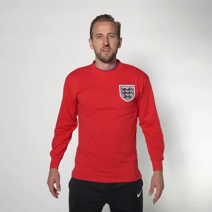 ハリー・ケインのインスタグラム：「⚽👕 #FootballShirtFriday for the Bobby Moore Fund for @cr_uk is back! On Friday 19 November, wear your favourite football shirt, share on social and donate to help tackle bowel cancer. Sign up and get involved. Link in bio.」
