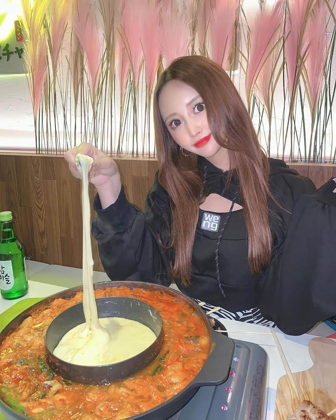 SHIHOさんのインスタグラム写真 - (SHIHOInstagram)「. . cheese🧀♡ . (( @jinnsei_pocya )) . . 10月28日に渋谷に openした韓国料理屋さん🇰🇷♡ . 初の #ナッコプセ 美味しすぎた🥺💗💗💗 . . . チーズをたっぷりつけて食べるの🧀🇰🇷💓 . チヂミと海老🦐も美味しかったよ🥰 . . . お店もとっても可愛くて #映えグルメ を探してる方にも🥰💗💗💗 . . . ご馳走様でした🍴❤︎ (( @jinnsei_pocya )) . . . #韓国料理 #韓国料理屋さん #渋谷グルメ #渋谷 #渋谷居酒屋 #渋谷カフェ #韓国グルメ #韓国トレンド #サムギョプサル #チーズ #チーズタッカルビ #korea #koreanfood #koreanfoods」11月4日 14時46分 - cham_pipi