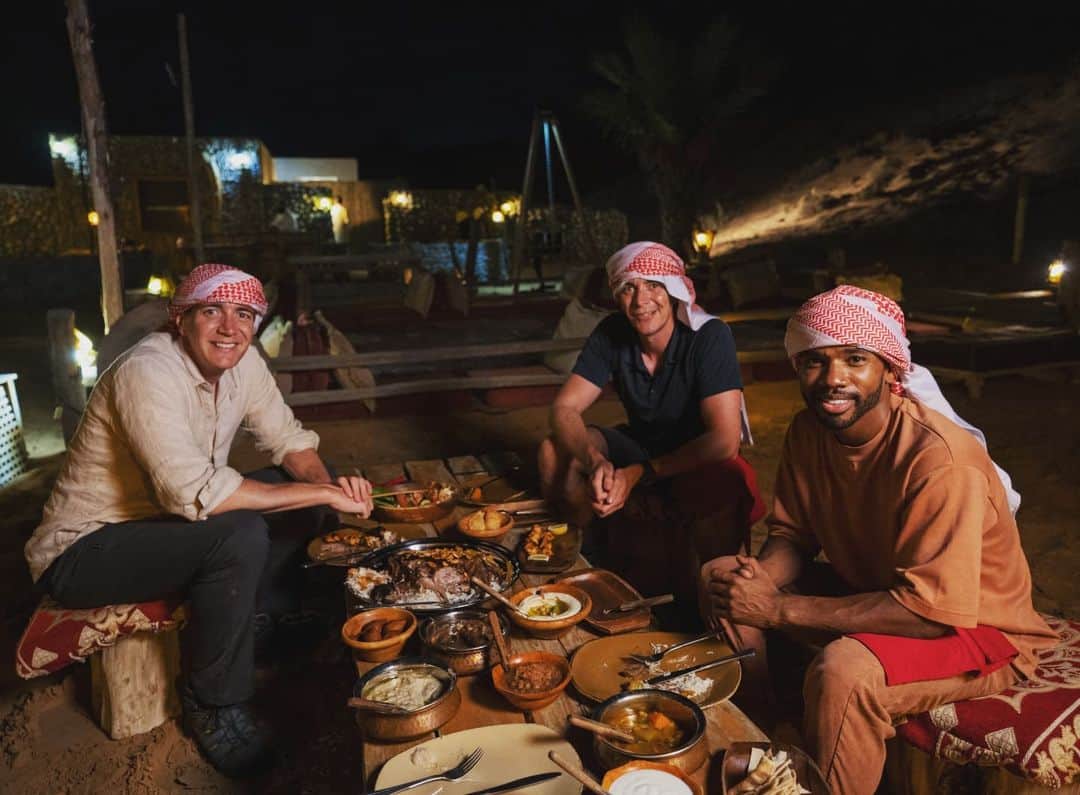 オリバー・フェルプスさんのインスタグラム写真 - (オリバー・フェルプスInstagram)「Making memories to last a life time with lifelong friends. @luke_youngblood joined us in Dubai for filming this episode of our travel show. From sleeping out in the desert to exploring some of Dubais amazing resteraunts @visit.dubai has it all. #visitdubai #travelshow #comingsoon」11月4日 7時34分 - oliver_phelps