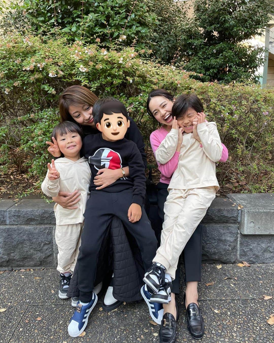 春名亜美さんのインスタグラム写真 - (春名亜美Instagram)「@okuda_junko ちゃんが東京にやって来たーーー💗💗💗  この日がもう楽しみで楽しみで🥺💗  子供達も一緒に会うのはかなり久しぶりでした👦🏻👦🏻👦🏻  20代を家族よりも一緒に過ごした順ちゃん。 あの頃、将来の想像したりして、3人で色々語ってたから、目の前に順ちゃんと私の子供が一緒に仲良く遊んでる姿を見ると泣きそうになった🥺  子供達がパワフルすぎて、全然ゆっくり話せなかったから、またすぐ会いに行きます。笑  #JAM #JAMでした」11月4日 10時00分 - amiharunaami