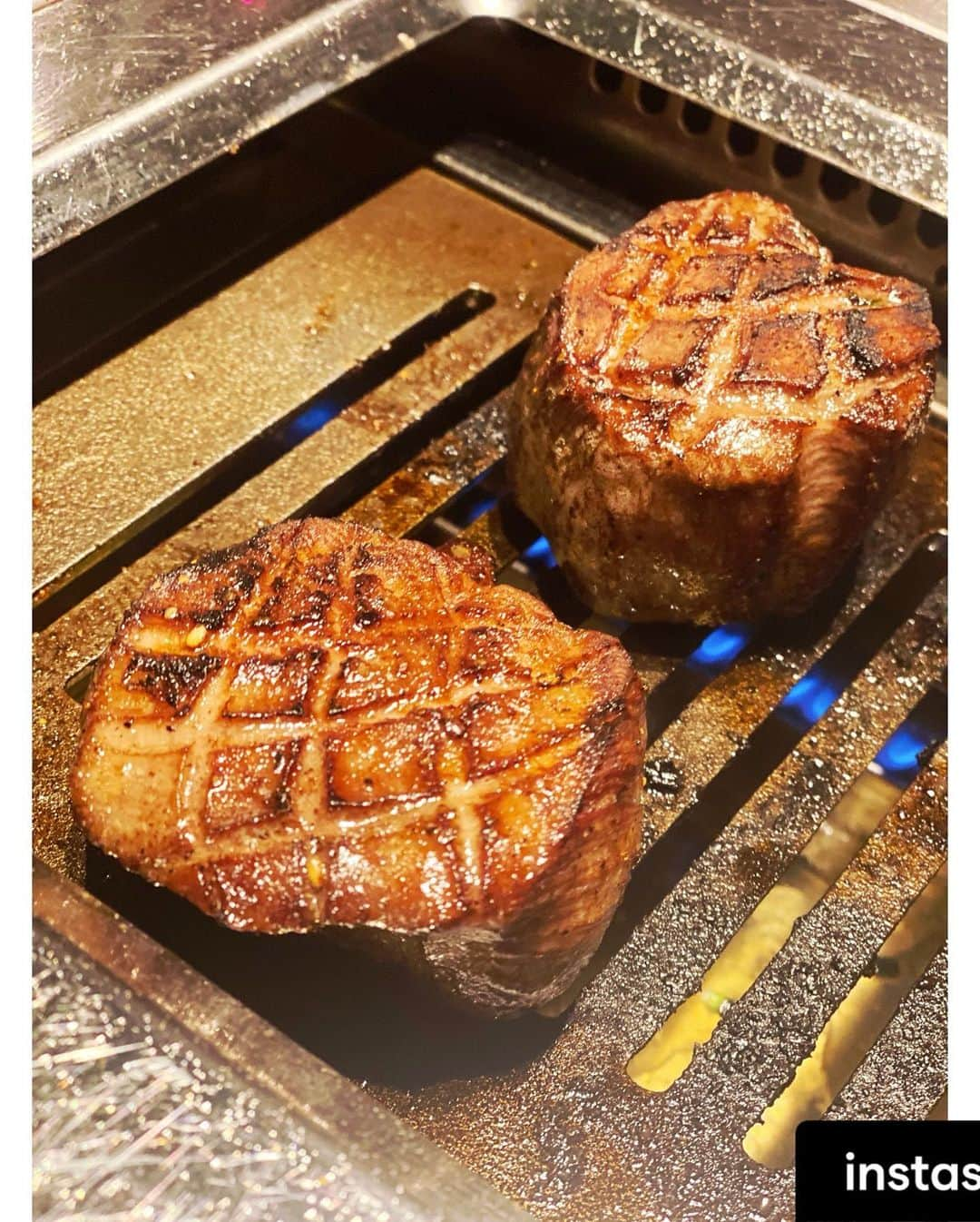 森麻季さんのインスタグラム写真 - (森麻季Instagram)「久しぶりの外食　焼肉  翌朝ってこんな感じよねと 焼肉後の余韻も久しぶり　　  厚切りタンは事前予約、骨つきカルビは予約し忘れたーと主人が悔いてました それにしても3歳児のお肉の食べ方にびっくり！#ザブトン が気に入ったらしくおかわりして食べていました  #久しぶりの外食  #焼肉 #恵比寿 #焼肉uson  #子連れ外食 #3歳 #3歳5ヶ月 #男の子ママ #第二子妊娠中 #妊娠後期」11月4日 11時22分 - maki.mori_m