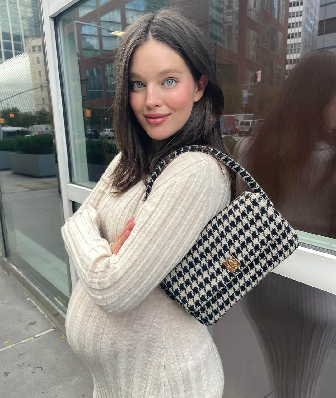 エミリー・DiDonatoのインスタグラム：「Allow me to show off my new favorite bag. The new @aninebingofficial Nico Bag 😍 #ANINEBINGMuse @aninebing #ad」
