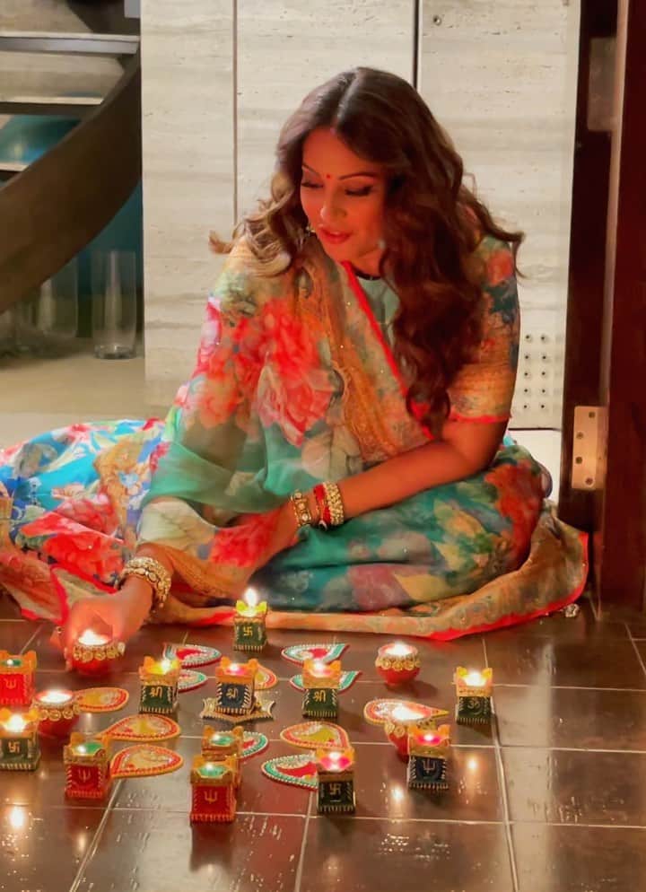 ビパシャ・バスーのインスタグラム：「Happy Diwali to everyone. Love , light & happiness forever ❤️ #happydiwali」