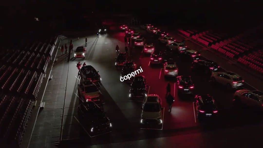 のインスタグラム：「@coperni 2021 A/W Collection  Posted @withregram • @coperni Fall Winter 21 Drive-in Show   Directed by @alexandresilberstein  Music @clara3000 @musicdepartment  Video & Production @lamodeenimages Casting @samuel_ellis  @pg_dmcasting  Style @helenatejedor  Make Up @farahomidi @maccosmetics  Hair @louisghewy @lorealparis  Creative direction @kevintekinel @charleslevai @may_be  Jewelry @alancrocetti  Set @ds_official  Press @lucienpagescommunication  Sales @tomorrowcrew   Special thanks to la Fédération de la Haute Couture et de la Mode for you support @fhcm  Thank you @charlsray and the coperni team 💜 we couldn’t have made this without you.」